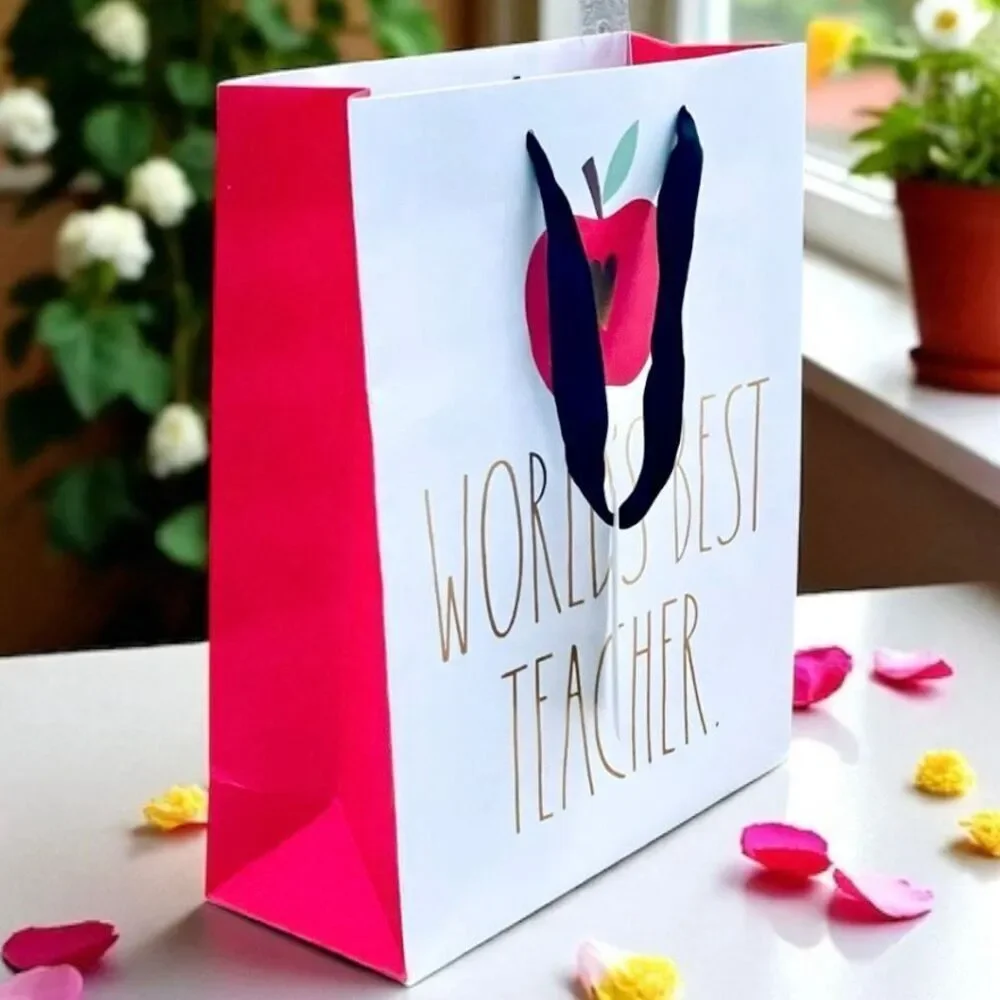 NWT Rae Dunn White World’s best Teacher Apple gift bag & hanging to:/from: card